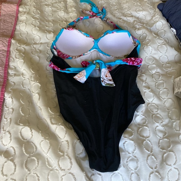 No tags large cups he bathing suit - Picture 2 of 2